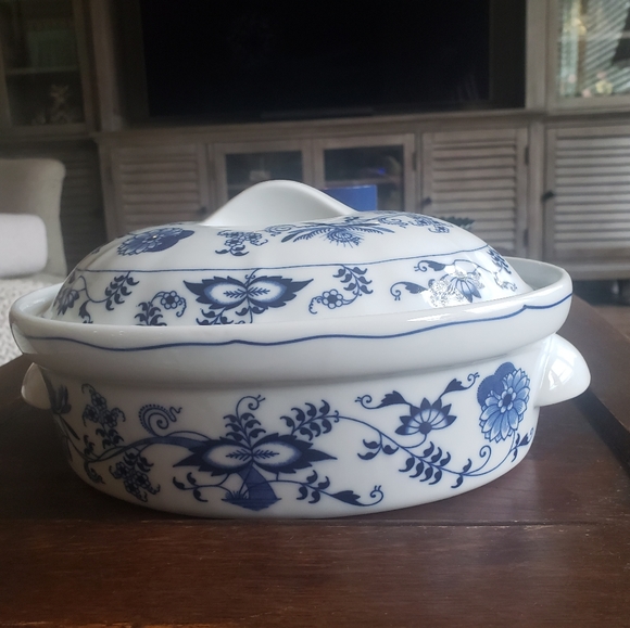 Blue Danube 1.5 Qt. Oval covered casserole - Picture 4 of 4
